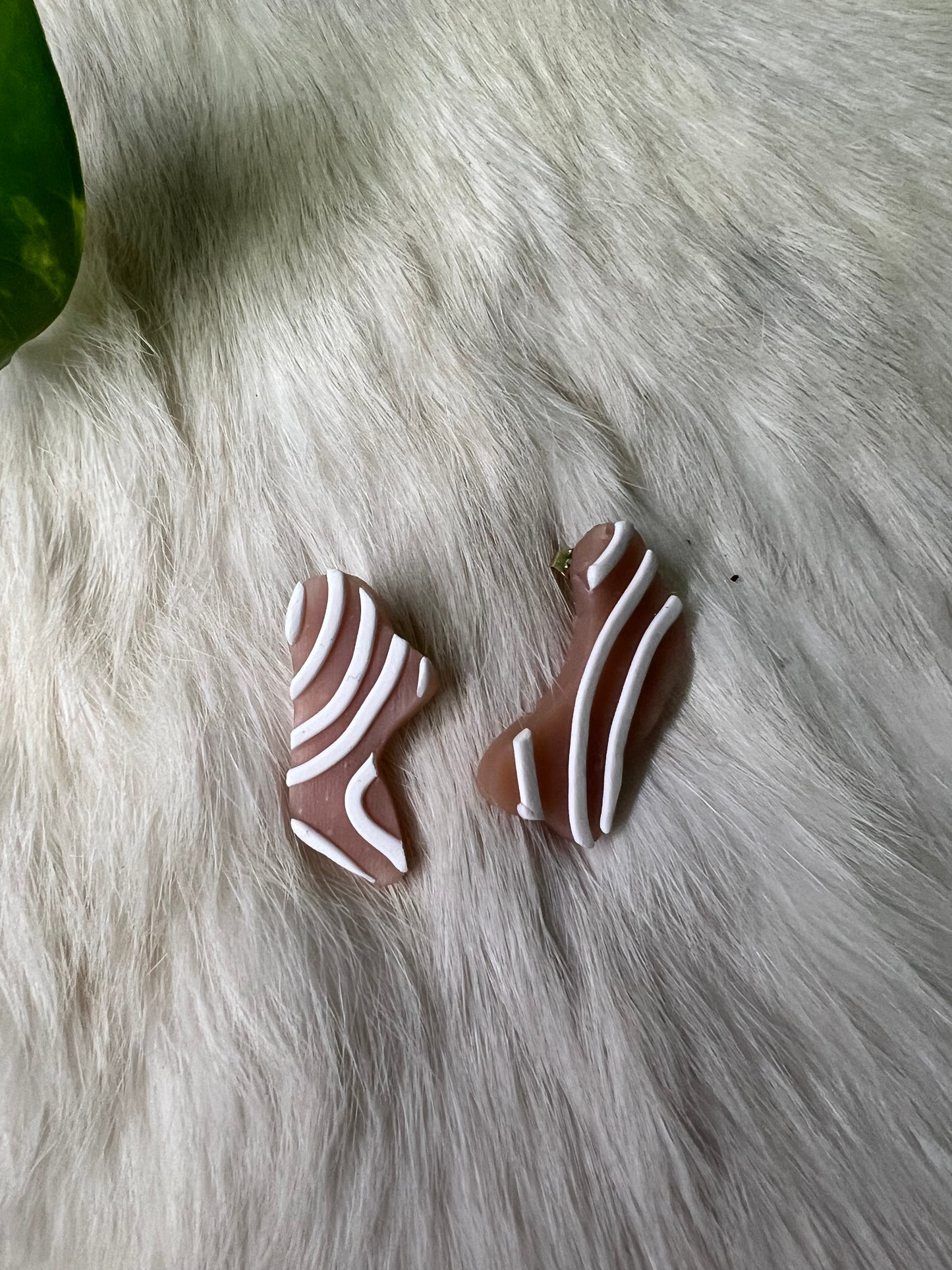 Mauve Organic Studs with Flowing White Lines